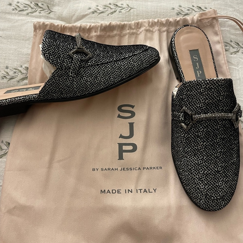 NWT, never worn, size 36 (US 5.5) flats by SJP by Sarah Jessica Parker.